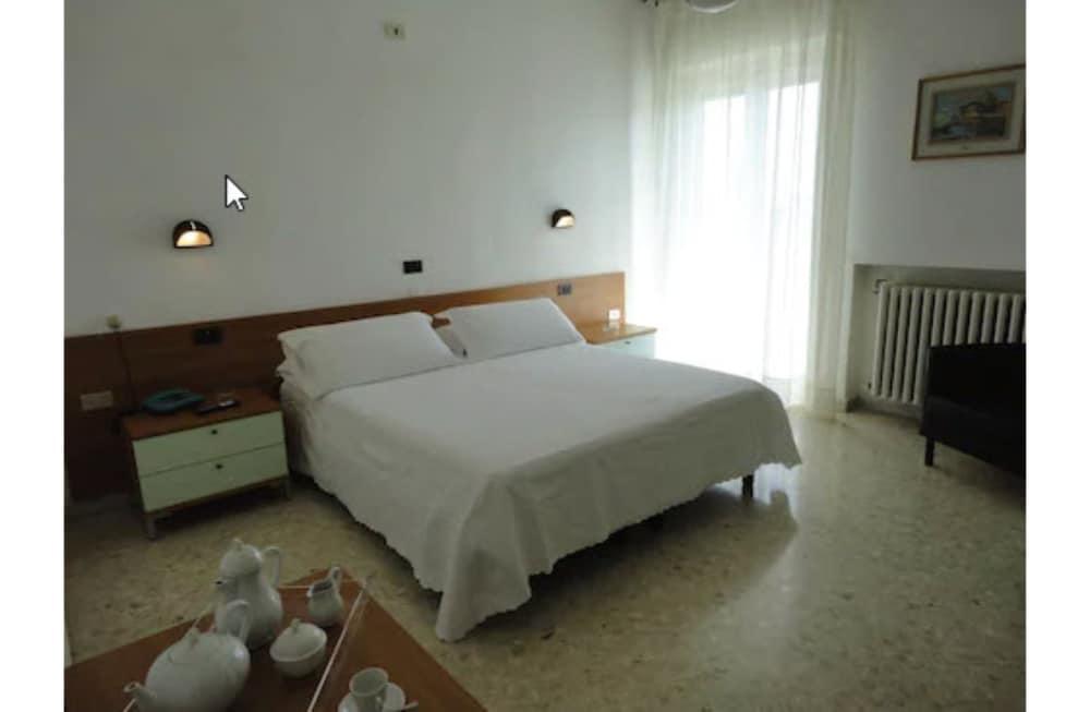 Hotel Riviera Bari Extérieur photo