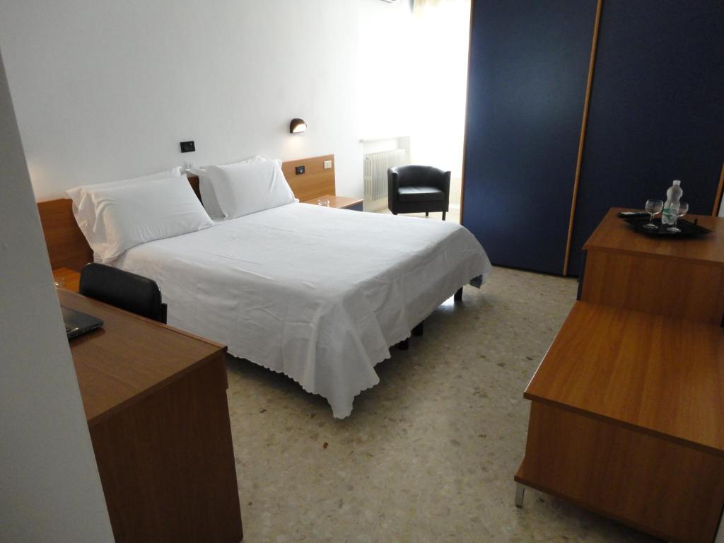 Hotel Riviera Bari Chambre photo