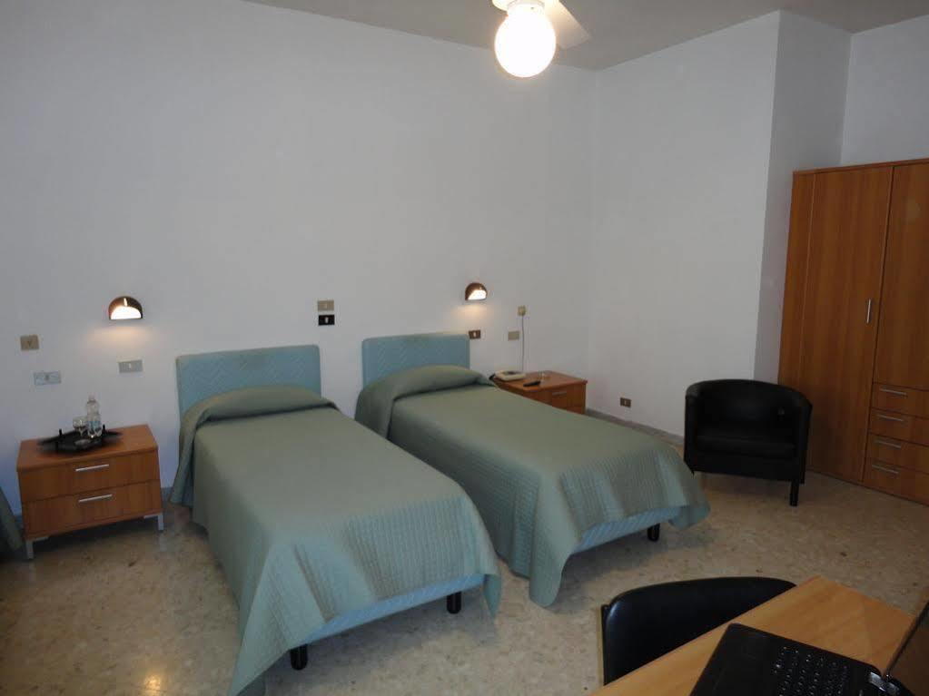 Hotel Riviera Bari Extérieur photo